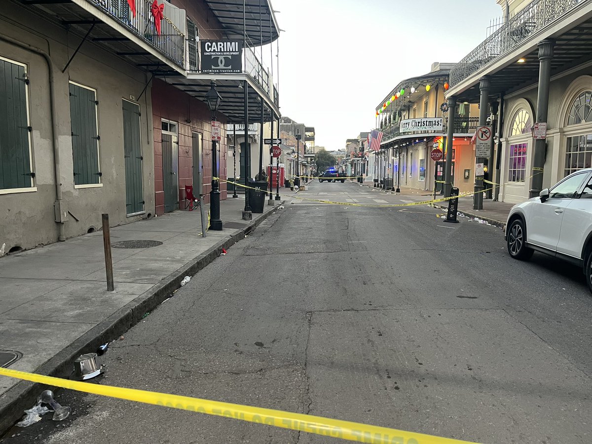 JordanLippin's tweet photo. An unusual scene on New Year’s Day: an empty Bourbon Street https://t.co/zrakYrxy9W