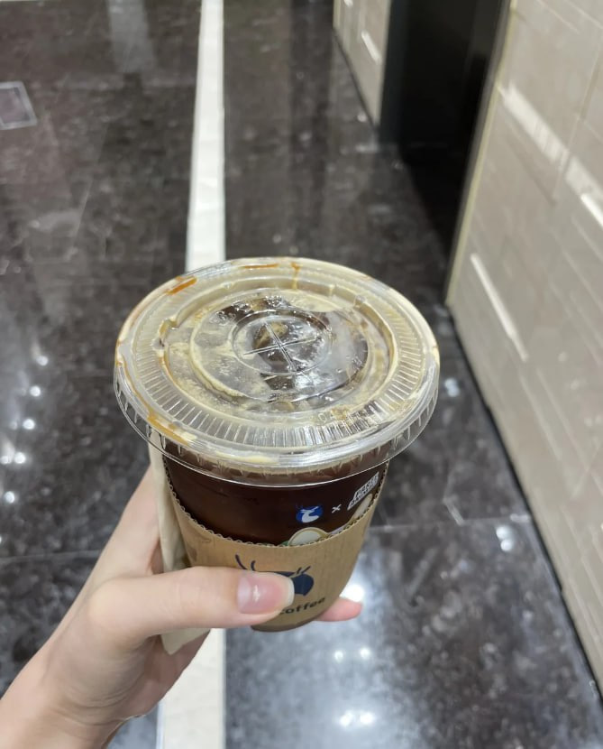 I prepared a cup of coffee because I wanted to sleep at work, but before I could drink it, it spilled onto the floor. It was a sad day.🥲😞😞🥺
