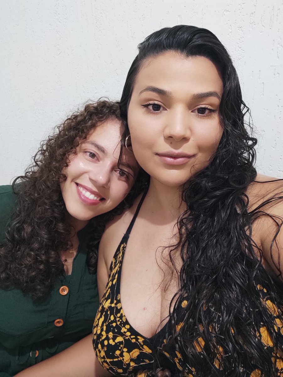 HellenBarboza's tweet photo. Indo pra 2025 com a minha melhor ♥️😍 https://t.co/VvEYVnRua1