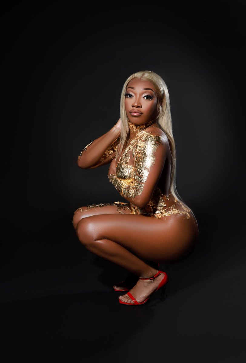 LoveeeDior_'s tweet photo. My Bday Photoshoot Was So Fun I Want To Do A Random Photoshoot Now Just Because 💋 https://t.co/0mBDOHd4f7