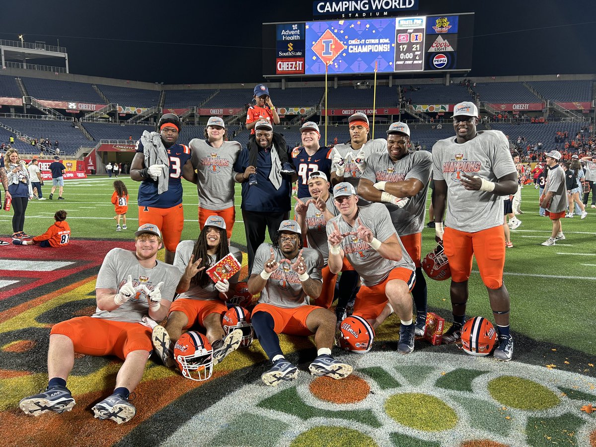 ILL 🧡💙
Congrats DL <a href="/CitrusBowl/">Cheez-It Citrus Bowl</a> Champs <a href="/HenryEngel62/">Henry Engel</a> <a href="/IlliniFootball/">Illinois Football</a> <a href="/CoachJamison/">Terrance Jamison</a>