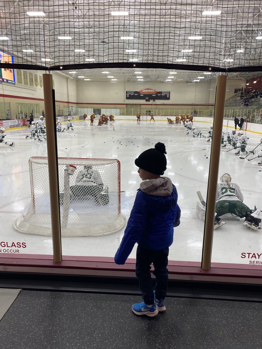 mmcateer19's tweet photo. First game of 2025 and the atmosphere is incredible! Stick taps to Lakeville and    
@USHockeyHOF for showcasing the amazing MN community hockey model. Great @WCHA_WHockey battle between @GopherWHockey and @BSUBeaversWHKY https://t.co/yhsMyDXWEd