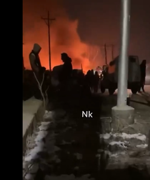 local_kashmir's tweet photo. "Massive fire broke out last night in the shanty area (Juggiya) at Rajbagh, Srinagar near the Bund side. The blaze caused significant damage, and authorities are working on controlling the situation. Praying for the safety of everyone affected. #SrinagarFire #Rajbagh https://t.co/H17o7mXxd2