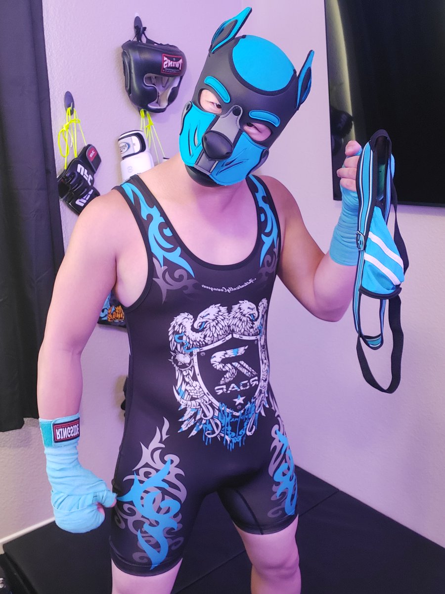 What are my new year's resolutions?  

Wrangle more dogs on the mats 😈