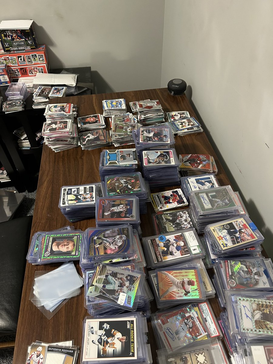 Dans_Cards's tweet image. @CardPurchaser What is the easiest/reasonable way to unload over 100,000+ cheap .25-$1 cards? I physically cant sit here for hours anymore sorting through just to move none of it. I’m at a point in life where I need to simplify and focus on bigger and better things.