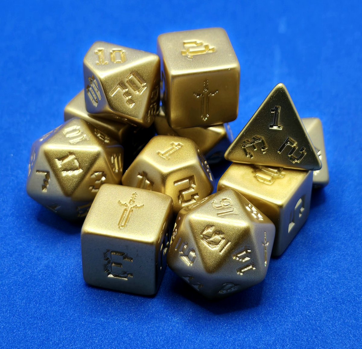 AislynMcgregor's tweet image. "It's dangerous to go alone! Take this."
The "Mythical Sword" 1UP-Dice set from @Infinite_Black1
#dice #DiceNightSpotlight