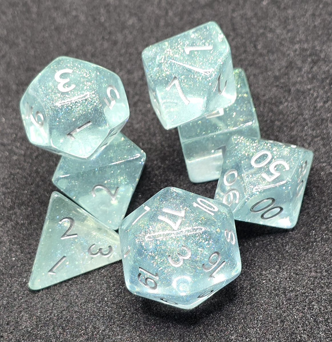 AislynMcgregor's tweet image. The "Azure Skies" holographic #dice set from @GateKeeperGamin
#DiceNightSpotlight