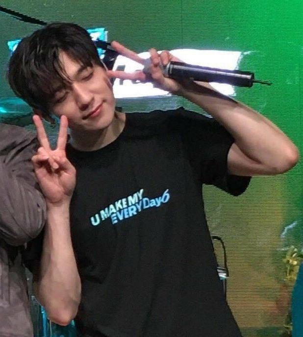 안뇽!! 오늘 졸업식 잘 마치고 왔습니당😉 졸업식 영상에 녹아내려요가 나와서 기분좋게 듣고 왔어용!! 다들 행복한 하루 보내시구, 밥 잘 챙겨드셔용❣️🍋