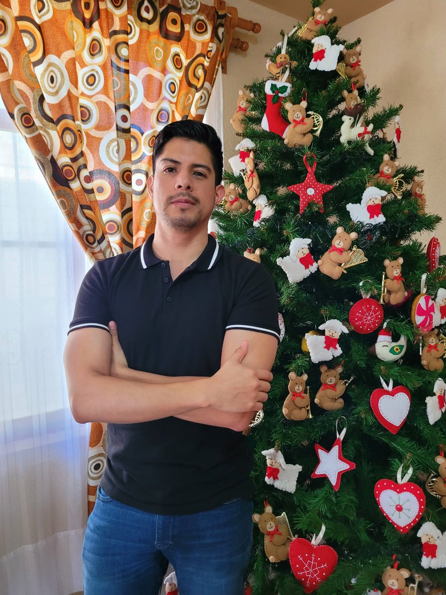 Rottzav's tweet photo. Diciembre 2024 📸👦🏻🎄 https://t.co/faymk2BXsz