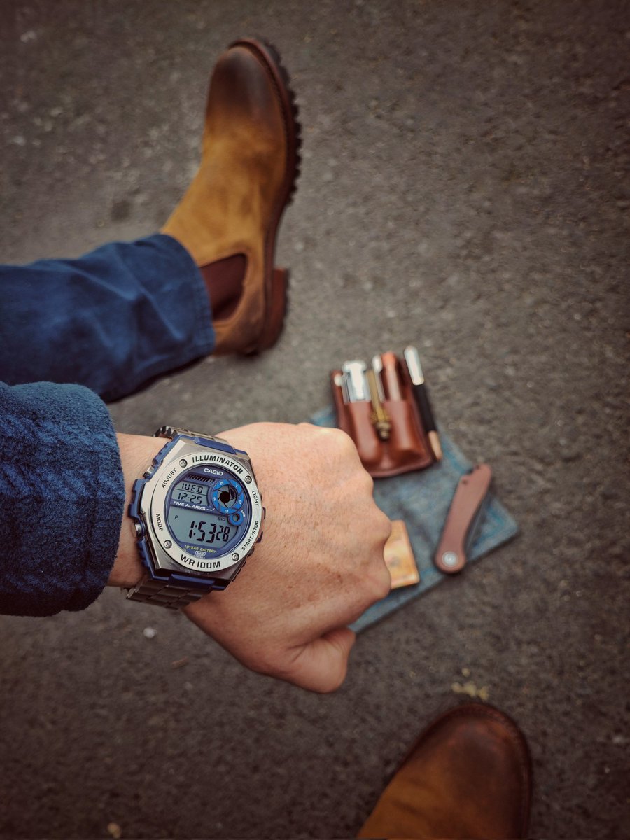 VaampiroEDC's tweet photo. EDC | EVERYDAY CARRY &amp; BOOT'S 🇲🇽 

#EDC #gentlemensclub #everydaycarry #vaampiroedc https://t.co/Ok8mW8lEs8
