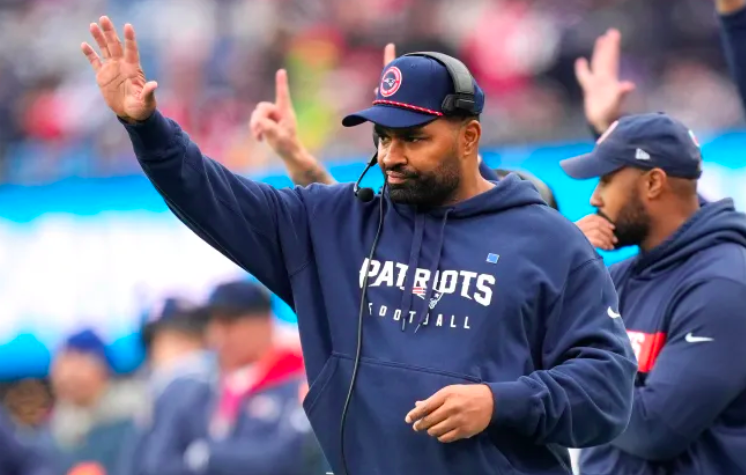 _AndrewCallahan's tweet photo. Jerod Mayo and Eliot Wolf have publicly declared they won't tank. Time to think again.

The #Patriots should sit Drake Maye and deploy all their backups Sunday to clinch the No. 1 overall pick. It's for the good of the franchise. Column:  https://t.co/zt0Y6C9mV9 https://t.co/nwhMqXFNER