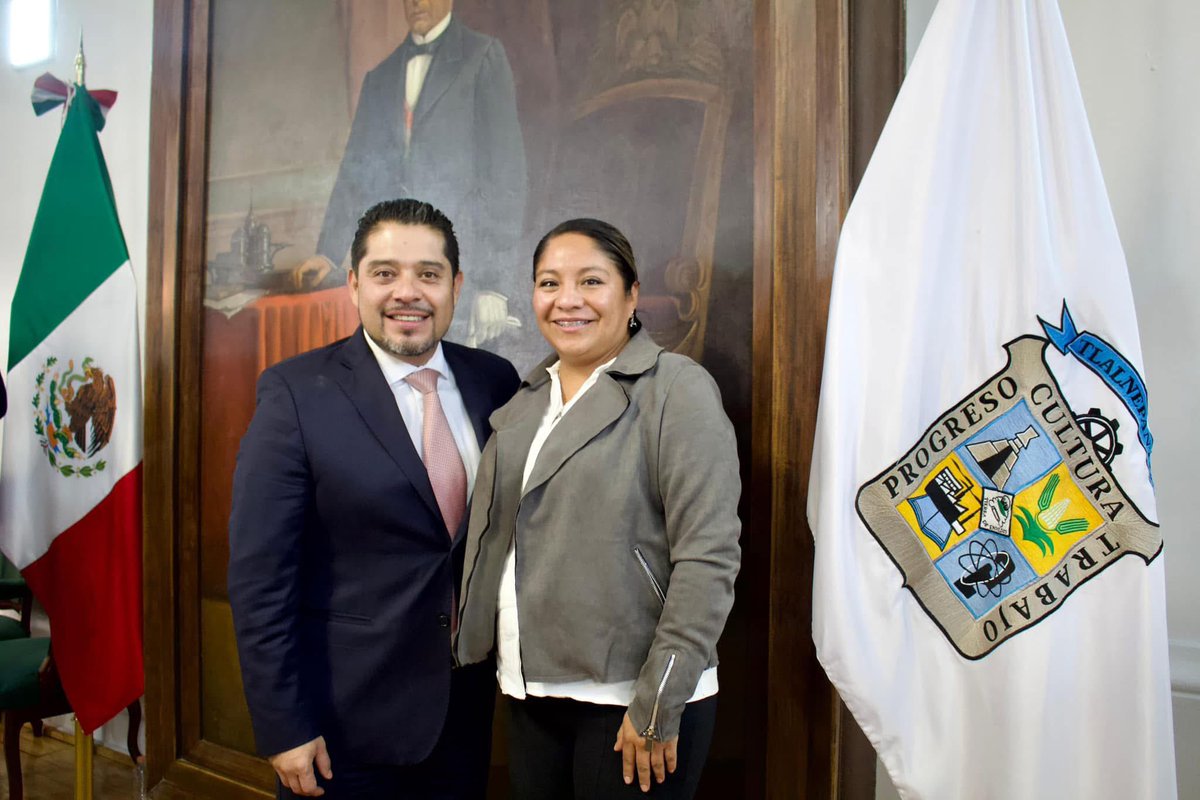 adrianjuarezj's tweet photo. Que mejor manera de arrancar el año que haciendo lo que más amo: trabajar por #Tlalnepantla. 

Hoy, en la Primera Sesión Solemne del Ayuntamiento, como Regidor independiente, reafirmo mi compromiso de escuchar sus voces y transformar sus peticiones en acciones. 🙌🏼😃. https://t.co/0Ri1SWpAzE