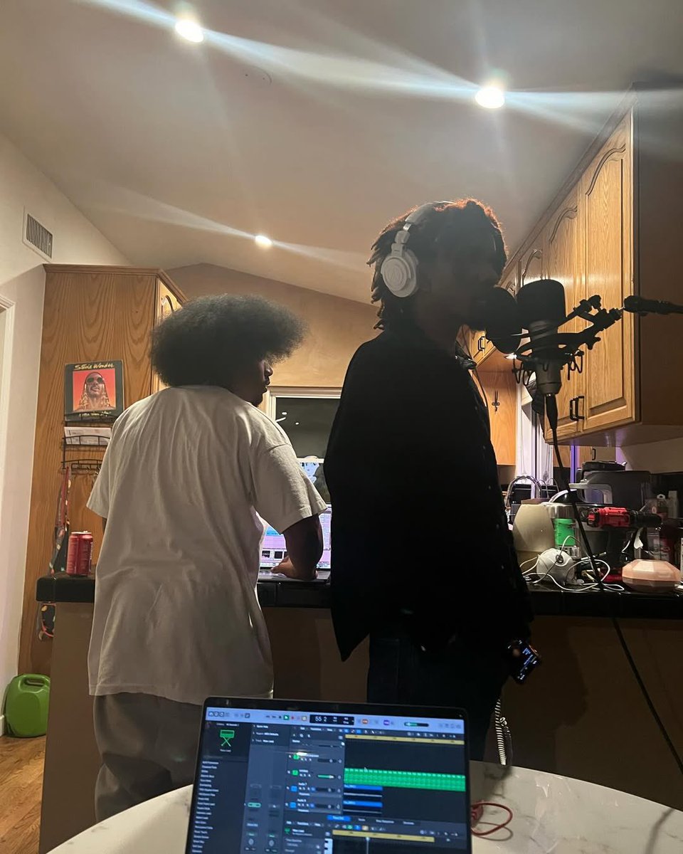 NamiRapNews's tweet image. Smino, NoName, Saba pivot &amp;amp; Redveil in the studio👀