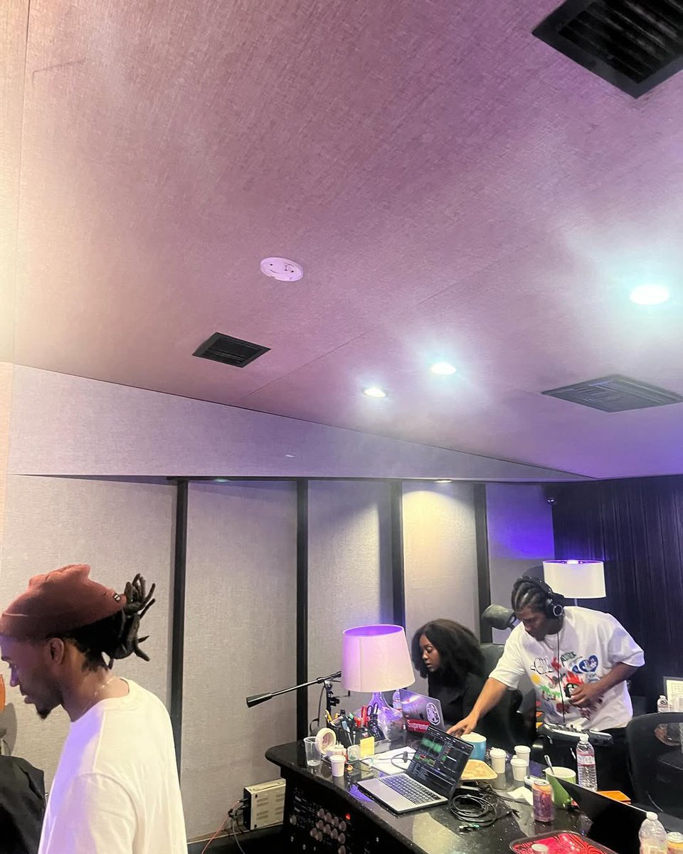 NamiRapNews's tweet image. Smino, NoName, Saba pivot &amp;amp; Redveil in the studio👀
