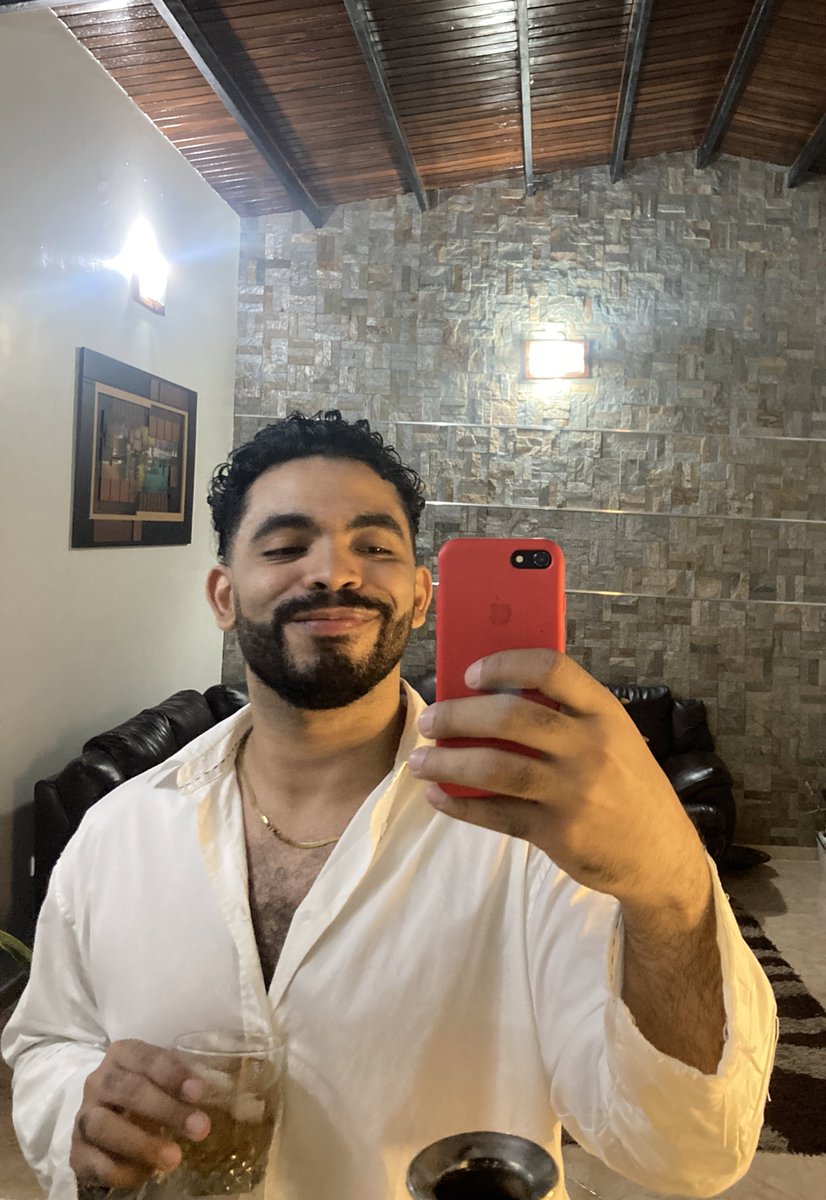 TheBigManu's tweet photo. Feliz 2025, guapos! 🥃✨ https://t.co/cEatecbbcv