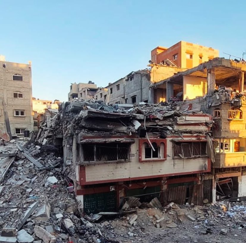 Today I received these pictures of our house. I was living on the top floor and it was completely destroyed
Donation link in bio❤️
#gaza #Palestina #FreePalaestine #Palestine_Genocide #HappyNewYear2025