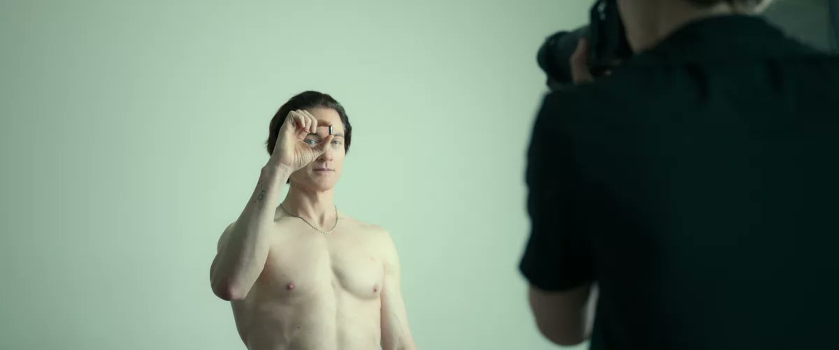 BingeMove's tweet image. 🎥 Don’t Die: The Man Who Wants to Live Forever
Netflix dives into Bryan Johnson’s extreme quest to reverse aging. With a grueling regimen, 54 pills a day, and wild treatments, he’s chasing immortality—but at what cost? Provocative, bizarre, and worth the watch. #Documentary