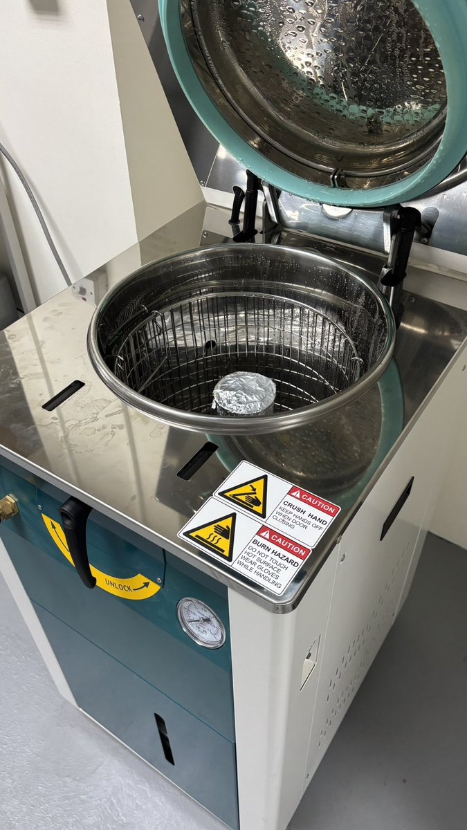 “آخر ترم لي، ولله الحمد، و أسأل الله التوفيق والسداد.”🎓🤍