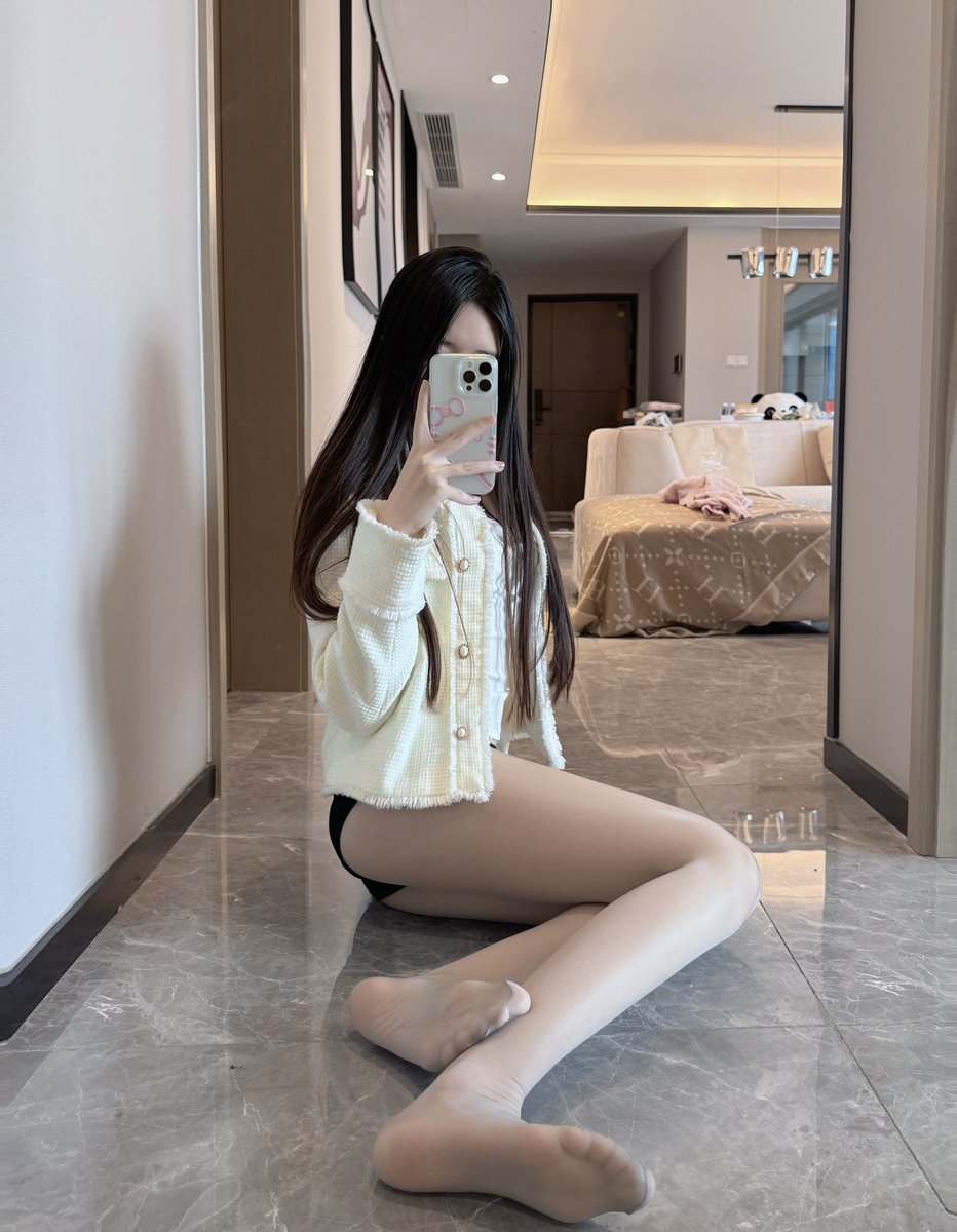 要多臭你们才觉得臭？我都已经穿了五天，五天不换袜子😂
#原味丝袜 #美腿 https://t.co/klV0VQSW2Z