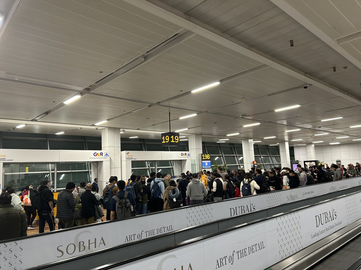 shellyorange's tweet photo. @IndiGo6E flight to Istanbul super delayed boarding makes world best airport @_IGIA look like a macchibazaar (fish market). Boarding at 7 for a 6:40am departure flight. The checkin took over an hour due to code sharing issues with @TurkishAirlines DISASTER https://t.co/wkBlXhe4Cc