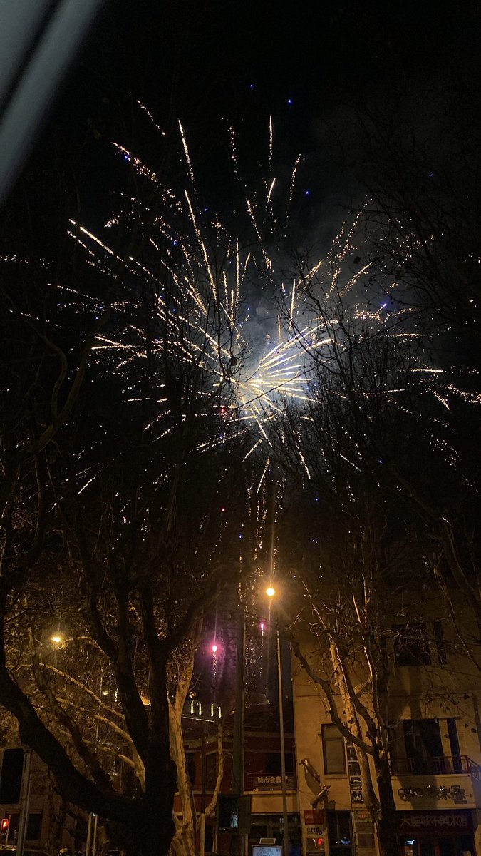 我们的世界互相出现了对方的身影
新年快乐