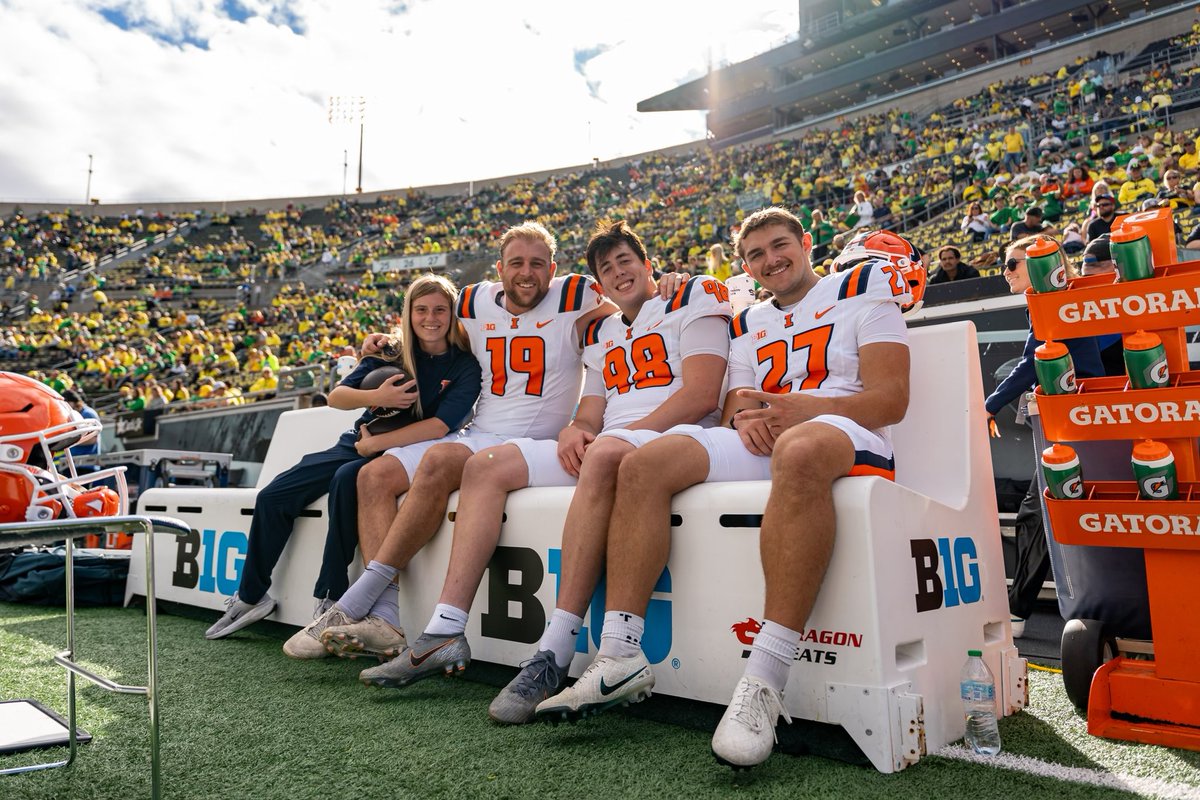 mmayer_19's tweet photo. One Incredible Season 🧡💙 https://t.co/Xij8dQ6fiS