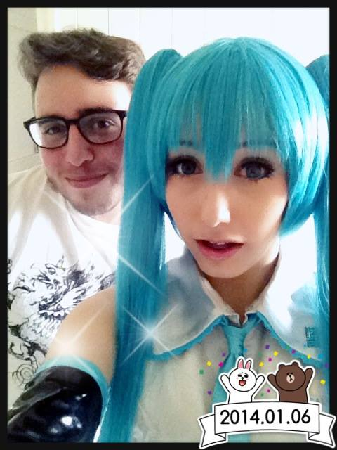 SwiiLive's tweet photo. "Swii what did you look like as an emo teenager?"

Either Scene hair or Miku, nothing in-between ahahhahah https://t.co/UgrKE1rKwy