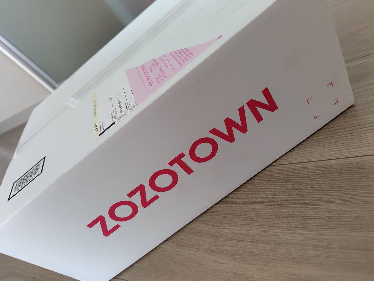 zima8083's tweet photo. 白い箱が届きました～👍

#ZOZOSALE箱CP https://t.co/UNbwPlIiqR