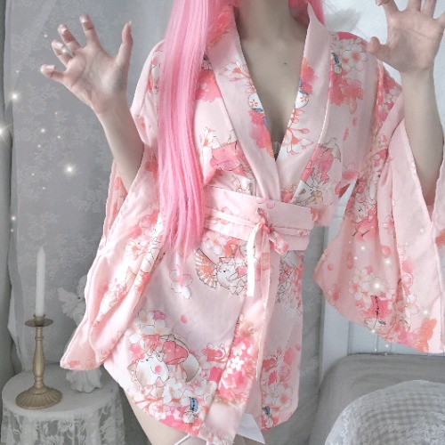 I just received Cute Pink Floral Japanese Cosplay Kimono Pyjamas - Pink / One Size by Cosy Realm from Ryyy via Throne. Thank you! throne.com/alea_iacta_est… #Wishlist #Throne