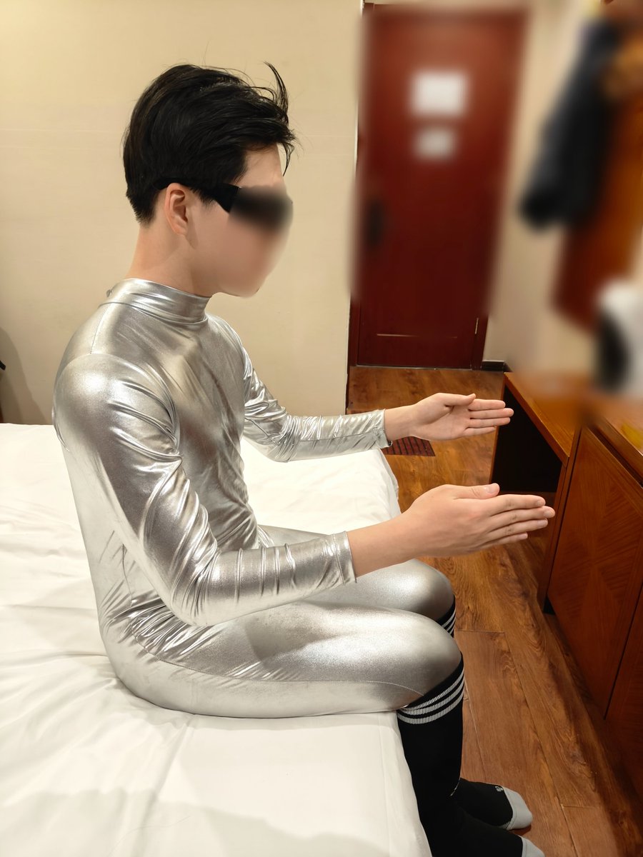 机器人坐姿模式，正在等待新指令……