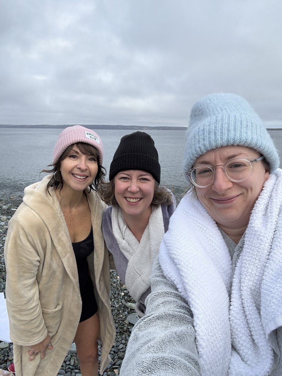 tracynl10's tweet photo. What a great way to start the new year! #polardip #friends #2025 https://t.co/AgRUgMfgxg