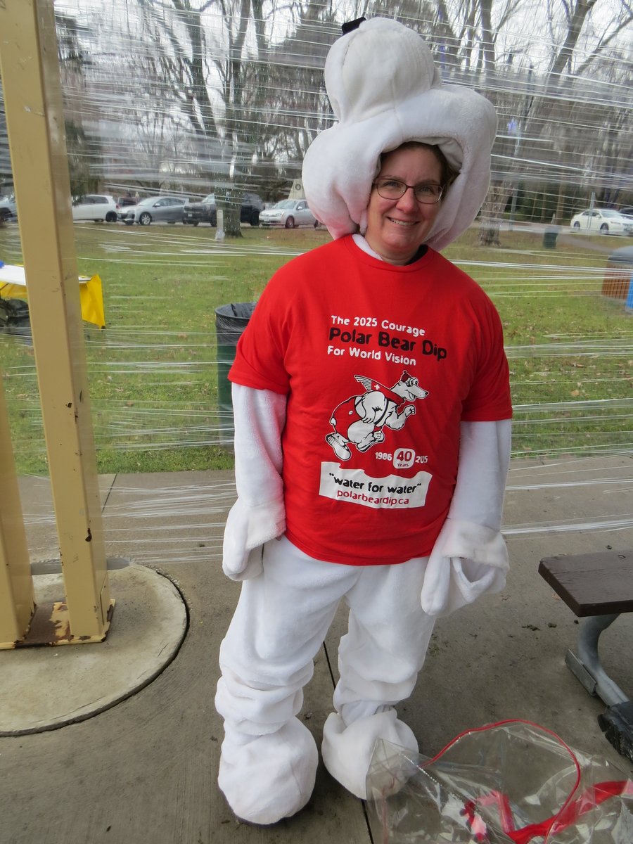 Happy New Year!
Our very own Dr. Christina turned into a Polar Bear rock star at the Courage Polar Bear Dip on New Year's Day!
We wish everyone a "beary' nice 2025! 😍 #PolarBearDip