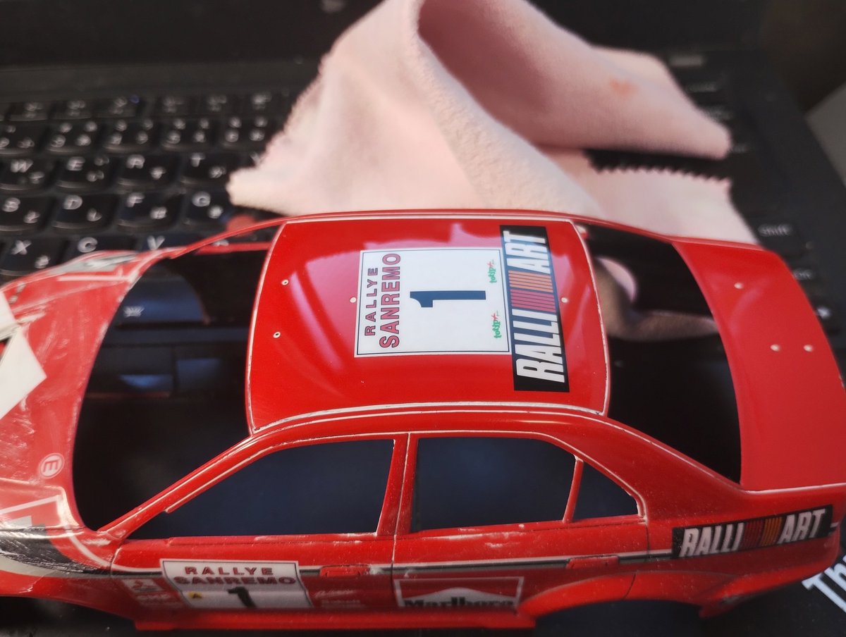 toraya's tweet photo. コンパウンドがけは3M エフ・1(5970S)で目消しから始めています。
ウレタンクリアの塗膜は硬くバフレックス3000番をあてていてもホビー用として売られている荒目ではなかなか消えないんです。ラッカークリアだといけるんですが。
#tamiya #lancerevolution6 https://t.co/BCFtH5qyzI