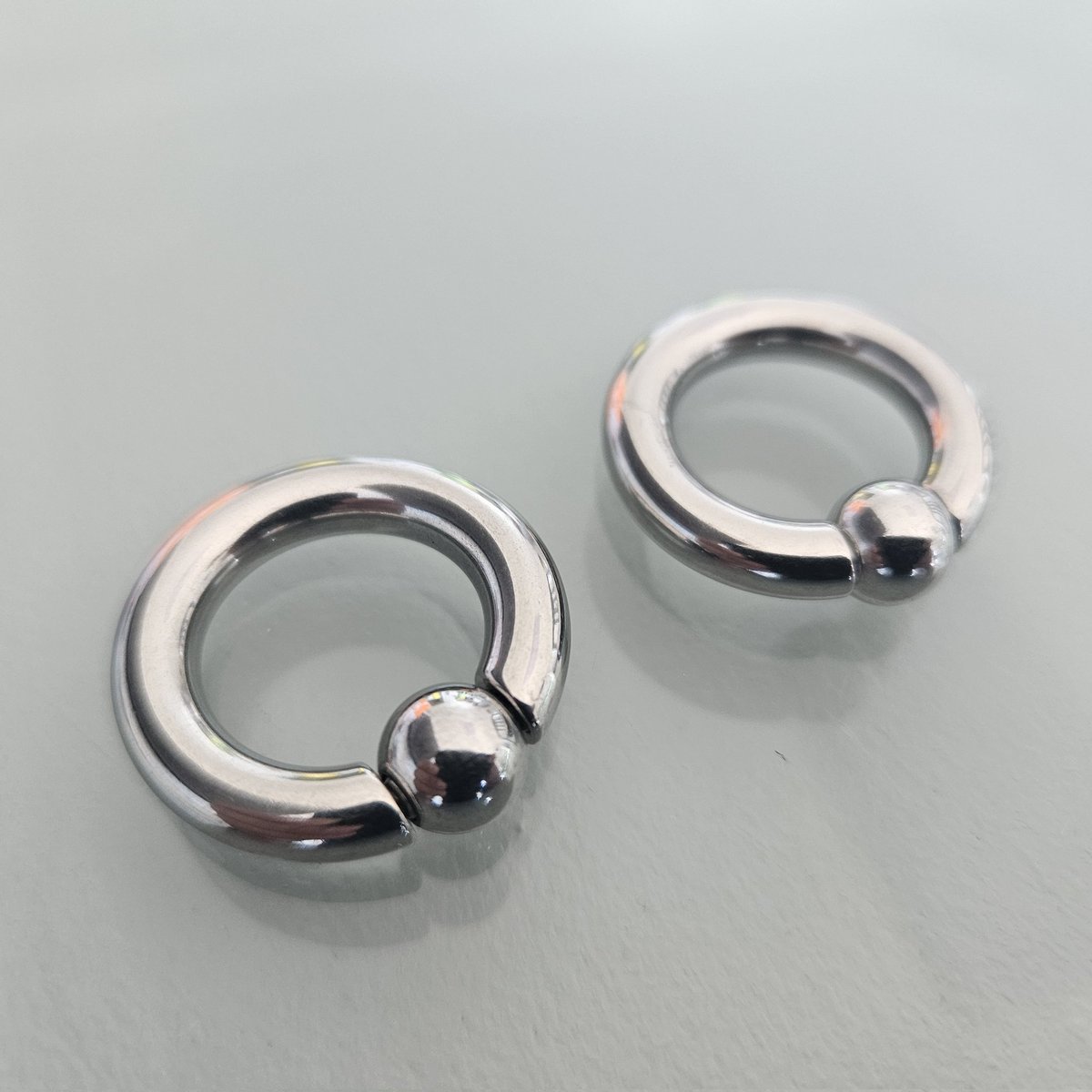 一个偏情趣，一个偏硬核，你喜欢哪个？