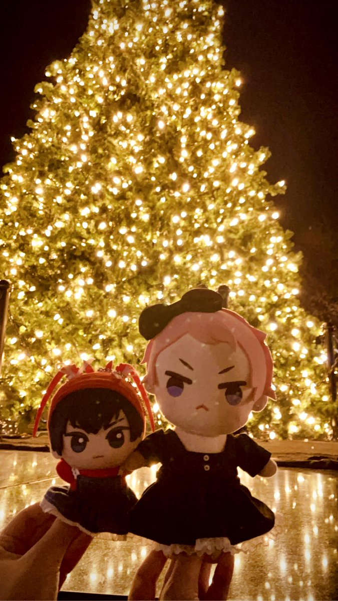 ShuglysWorld's tweet image. Oh my I got so wrapped up in the Holidays and completely forgot to post anything! Well~ I hope everyone had Happy New Year and the Happiest Holiday of whatever you celebrated!