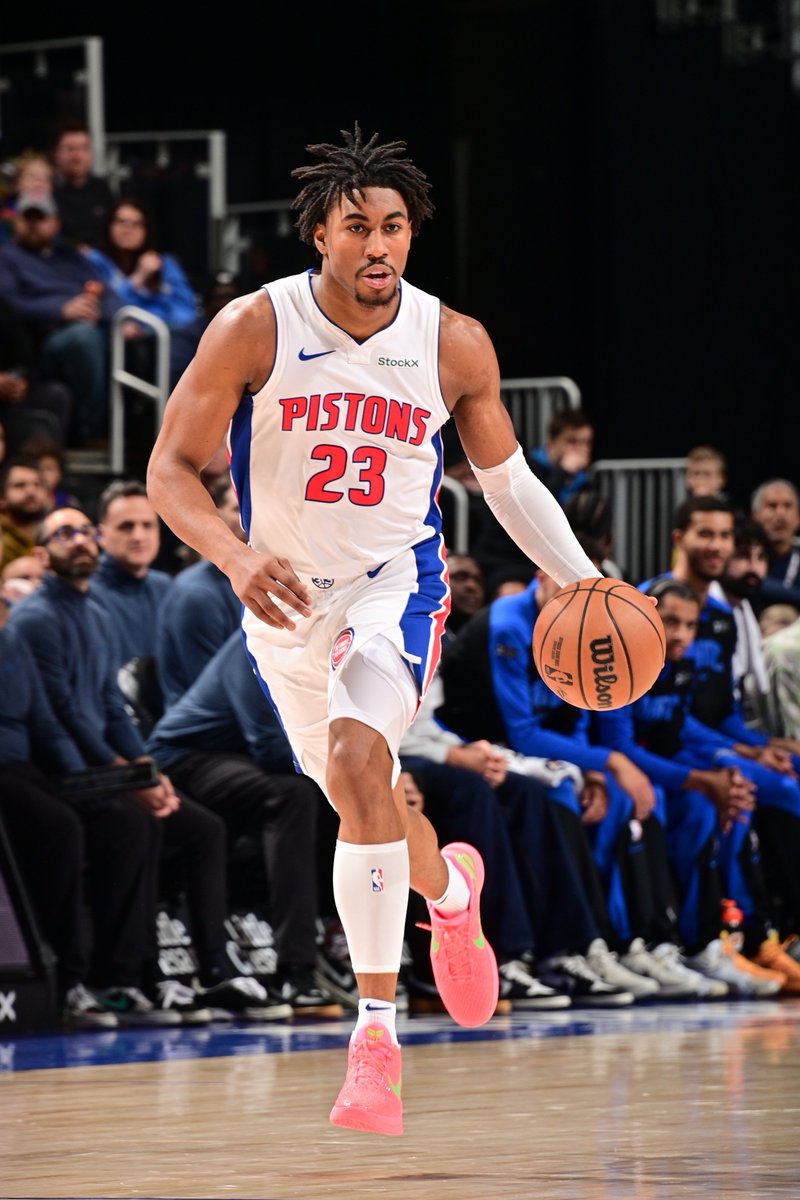 DetroitPistons's tweet image. Prayers up for Jaden Ivey ❤️