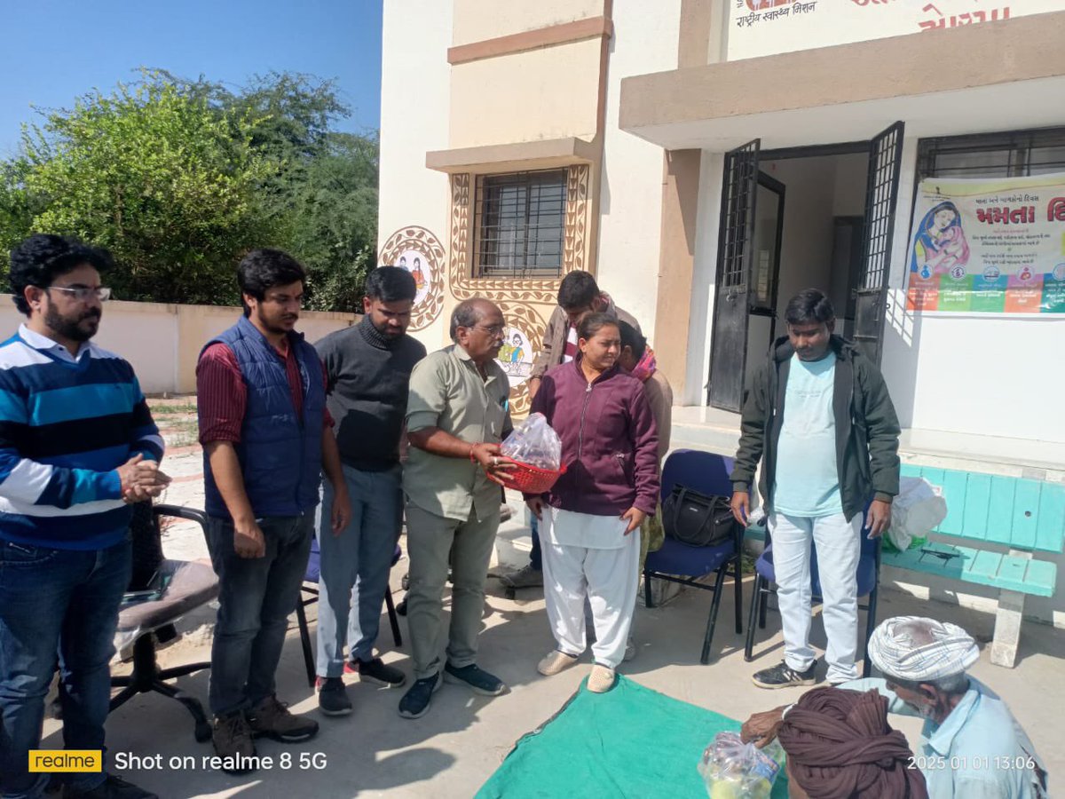 <a href="/irushikeshpatel/">Rushikesh Patel</a> 
<a href="/CMOGuj/">CMO Gujarat</a> @GujHFWDept 
પાટણ મા પ્રા. આ. કેન્દ્ર મા ફરજ બજાવતા પંચાયત ફાર્માસિસ્ટ શ્રી નરેશ ભાઈ એ પોતાના જન્મદિવસ એ nikshy મિત્ર બની પોતાનો જન્મદિવસ ઉજવી જન સેવા એજ પ્રભુ સેવાનું સૂત્ર સાર્થક કર્યું 👍

પંચાયત ફાર્માસિસ્ટ પોતાની કામગીરી મા સદૈવ અગ્રેસર