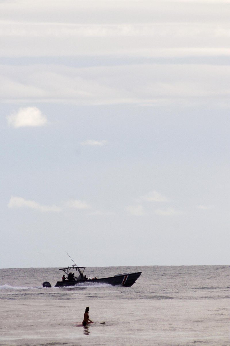 MoraGPress's tweet photo. Este miércoles logré esta fotografía en playa #Dominical,#Osa. 

Qué sacrificio y mística de los cuerpos policiales del país, que pese a los limitados recursos siempre están para proteger a quienes habitamos #CostaRica.

@seguridadcrc gracias.

https://t.co/Z0GJXsbB8X https://t.co/3kNeAL1tgJ