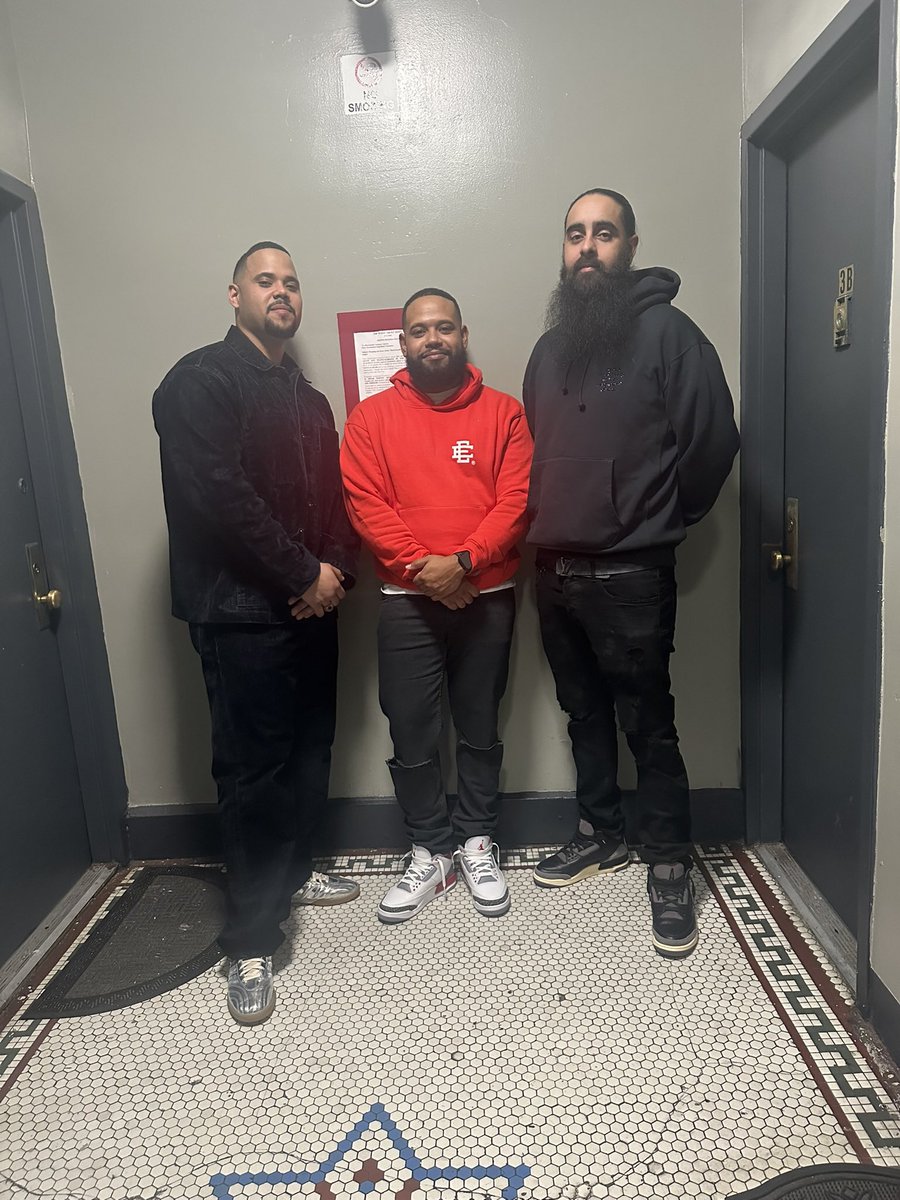 Just here to drop the yearly picture with my brothers <a href="/Jerryson_/">👹</a> <a href="/pito_mena/">Pito_mena</a>