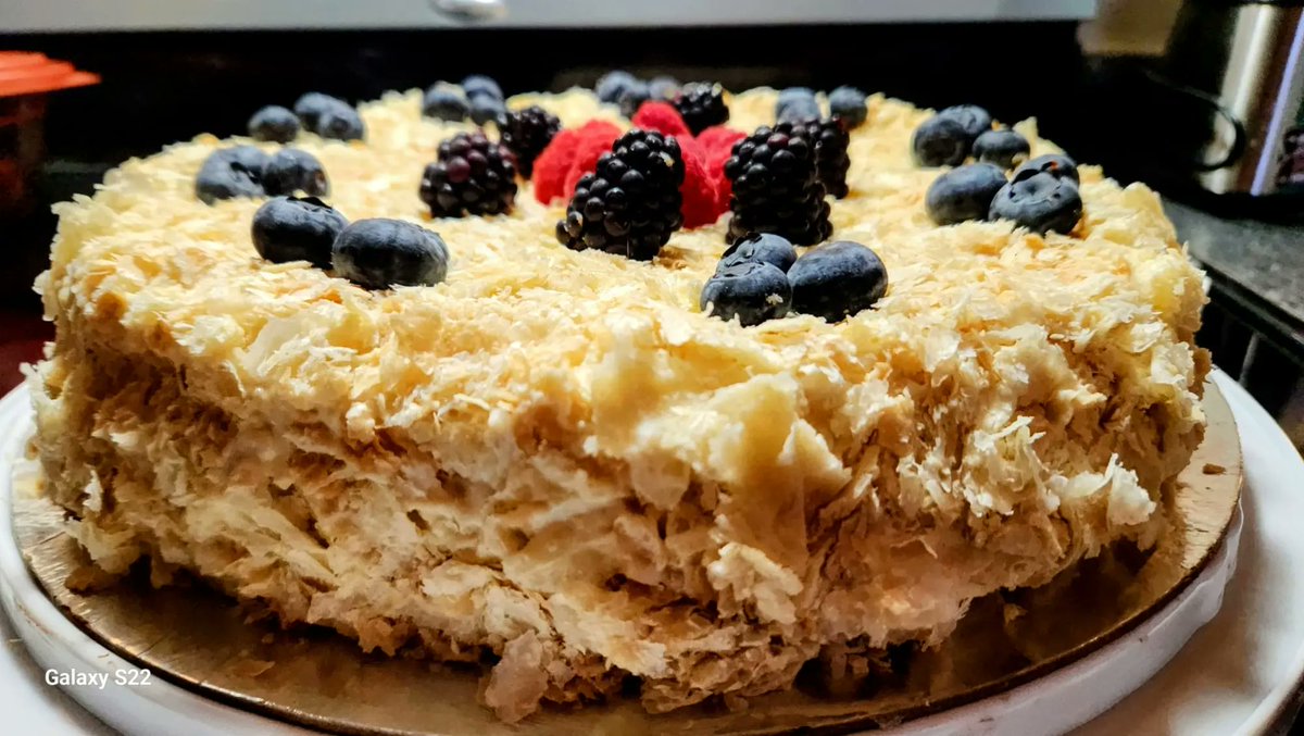 Spudshacks's tweet image. New year cake by my wife. So delicious 😋