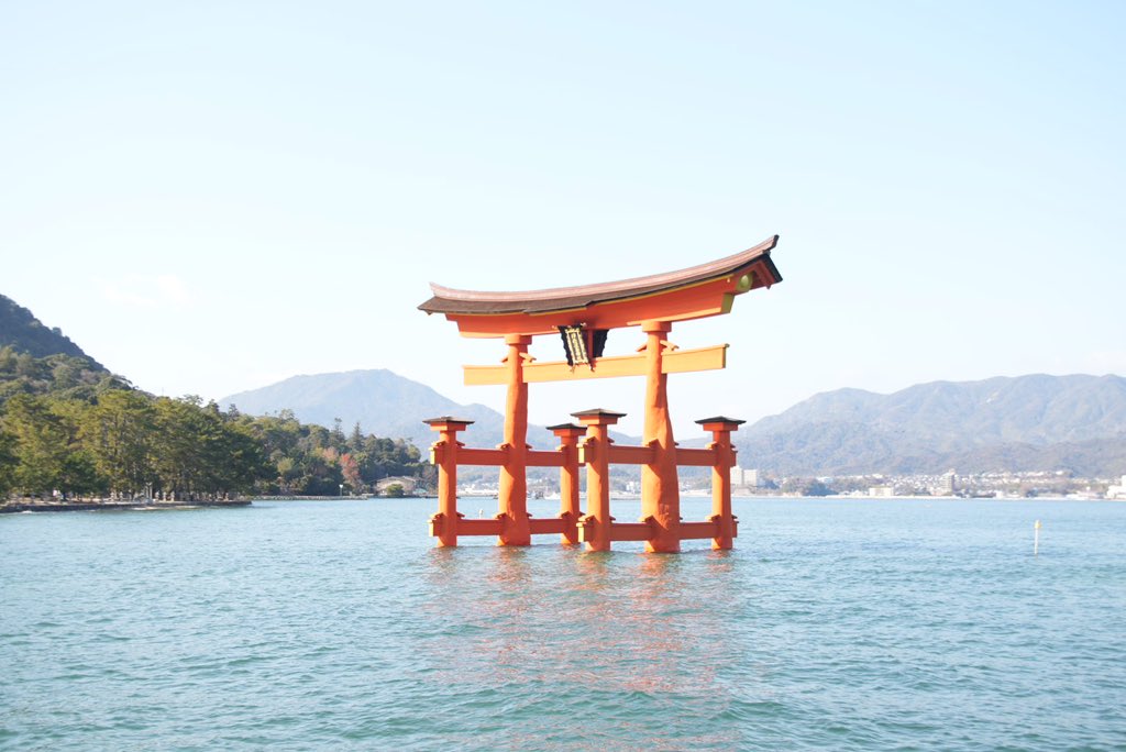 謹んで初春のお慶びを申し上げます