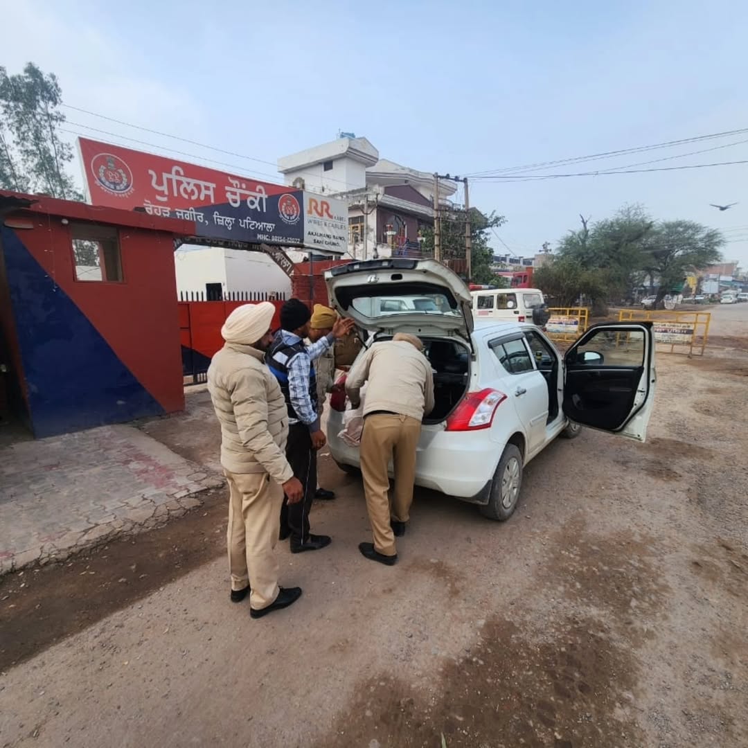 PatialaRange's tweet image. Patiala Police continues its vigilant efforts with interstate blockades and thorough checking of vehicles to maintain law and order. Our commitment to public safety and prevention of anti-social activities is unwavering.

Stay alert, stay safe!

#PatialaPolice #Interstate