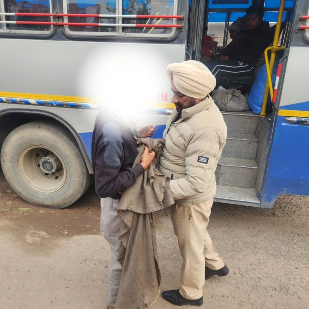 PatialaRange's tweet image. Patiala Police continues its vigilant efforts with interstate blockades and thorough checking of vehicles to maintain law and order. Our commitment to public safety and prevention of anti-social activities is unwavering.

Stay alert, stay safe!

#PatialaPolice #Interstate