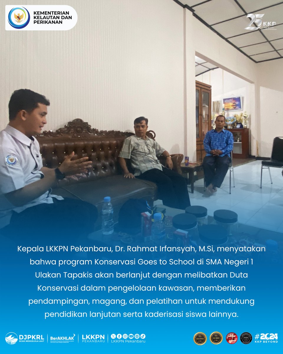 lokapkpekanbaru's tweet photo. #SahabatBahari, LKKPN Pekanbaru bahas implementasi duta konservasi di SMA Negeri 1 Ulakan Tapakis nih sob!
Kira-kira bakalan ada kolaborasi hebat apa lagi nih sob? Simak selengkapnya pada berita berikut ya!
#SaktiWahyuTrenggono #KKPBEYOND #KKPgoid #BulanCintaLaut #DJPKRL https://t.co/VxnGzVuiDk