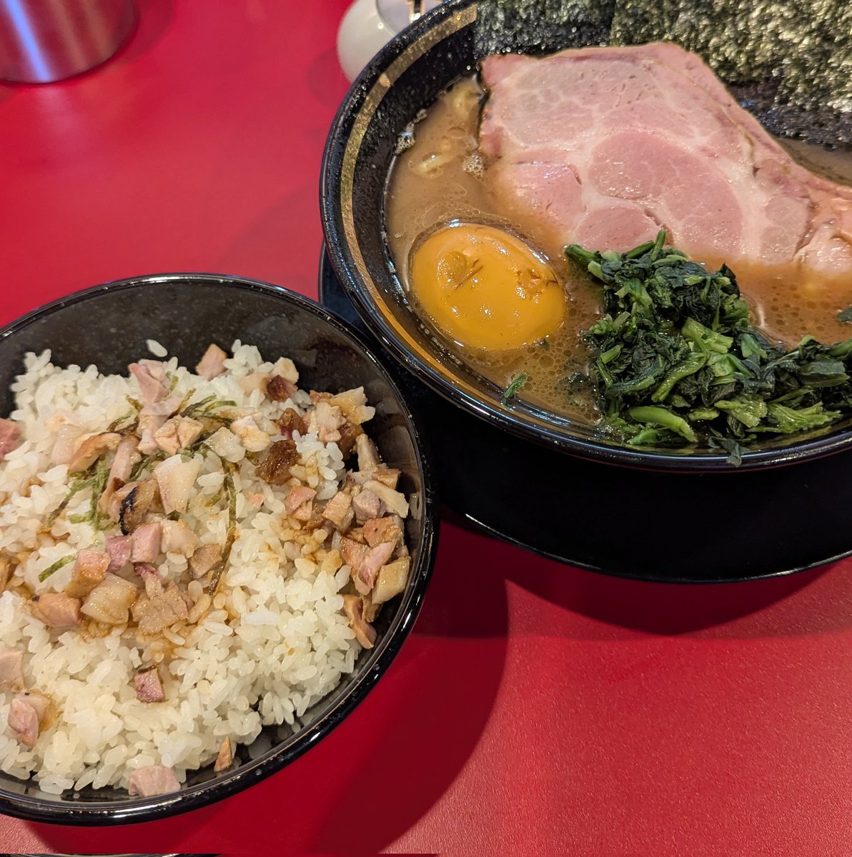 こちらが 王道家直系 我道家 OSAKA店さんの王道之らあめんチャーシュー