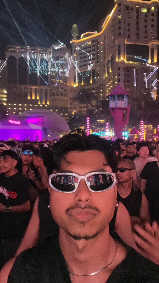 tipsyking_'s tweet photo. Welcoming 2025 at #pinkfish2024 🥳🚀 https://t.co/rcNGoIE1T2