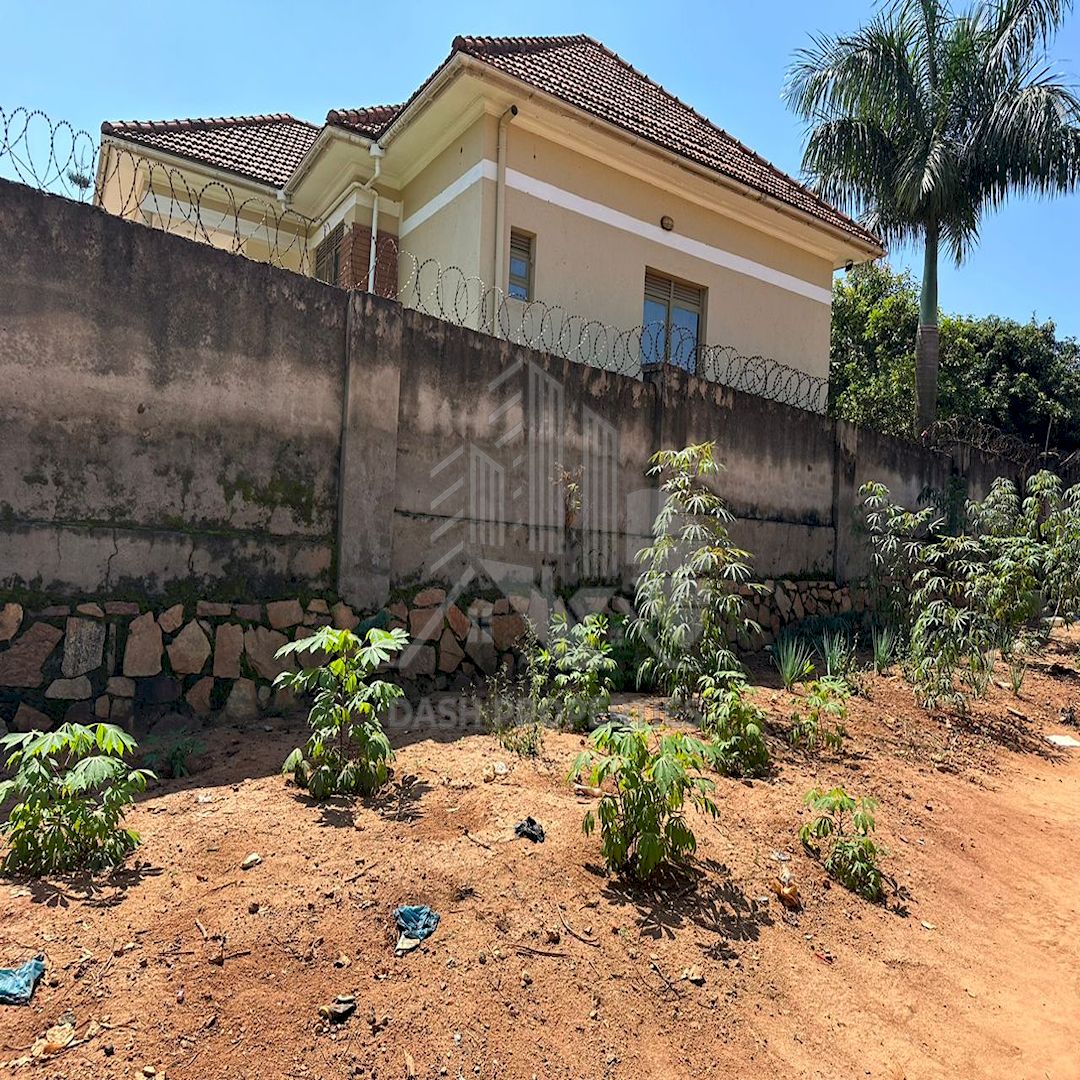 Properties_Dash's tweet image. 🚨 Plot for Sale! 🚨
Prime land on Kisaasi - Kyanja Road, just 400 metres off tarmac. This 22 decimals plot is ideal for development in a growing neighborhood!
💰 Asking Price: 550 Million UGX
Don’t miss this opportunity to own land.
📞 Contact for more details!
#DashProperties