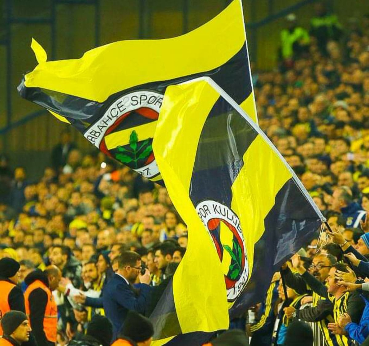 BÜYÜK FENERBAHÇELİLER;

Kongre üyesi olarak
"ŞAHISLAR DEĞİL,ASLOLAN FENERBAHÇE" 
sloganıyla sayfamızı açmıştık

Gerek kongrede gerek burada hakkımızı layıkıyla savunamayanların her daim karşısında olacağız

Sesinizi duyurabilmemiz için RT ve sayfamızı takip etmeye davet ediyoruz