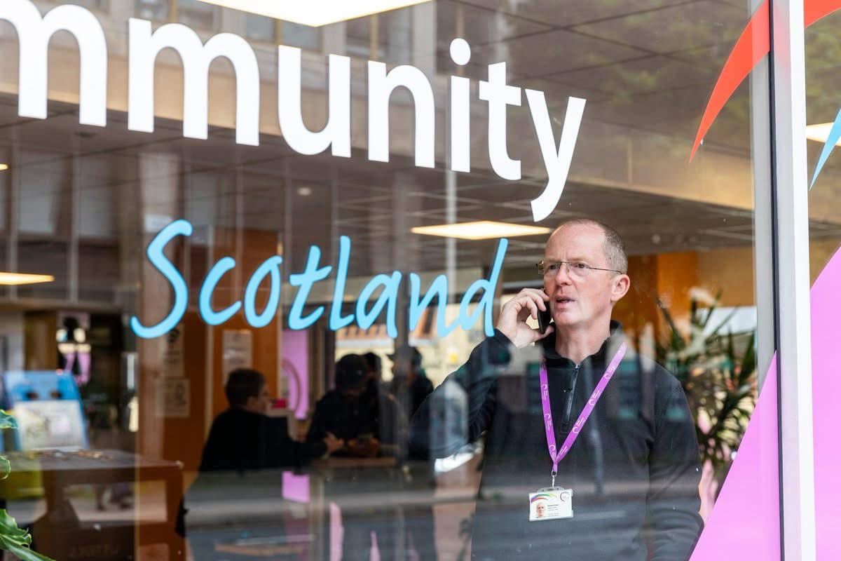 1/2 

FREEZING WEATHER CONDITIONS

Please call our helplines Glasgow 0800 027 7466 or Edinburgh 0808 178 2323 if you see someone on the streets who you would like us to check on. Our Street Teams will get to them as soon as possible. 

Your call could save a life.