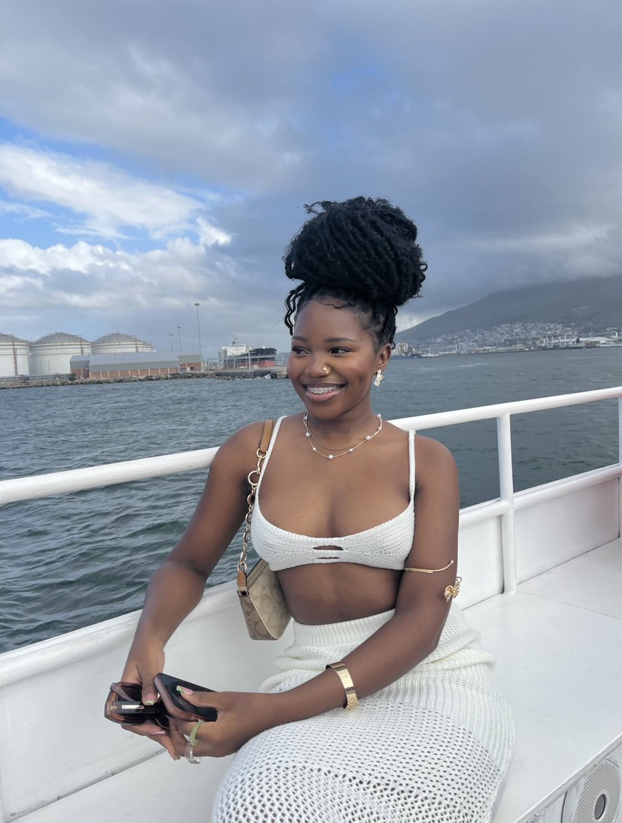 _yjoseph's tweet image. i love being a beautiful black woman